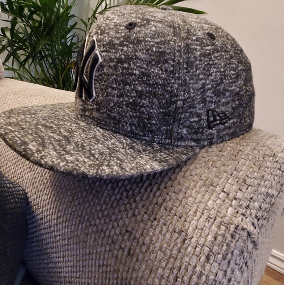 "SOLD"  Yankees fitted hat 7 1/2 euc - Picture 2 of 4